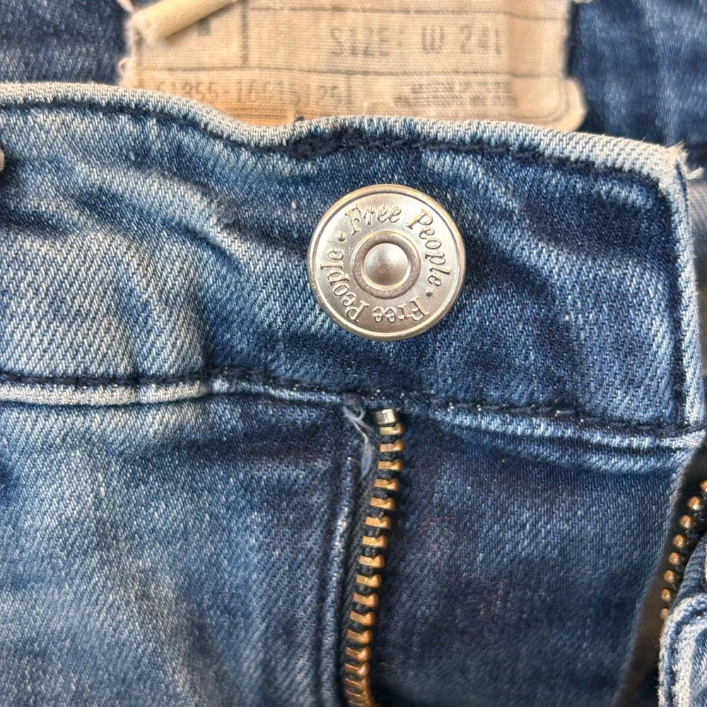 Free People Distressed Skinny Jeans Blue Medium Wash Knee Ripped Raw Hem 24